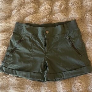 Athleta Forest Green Cargo Shorts Size 6